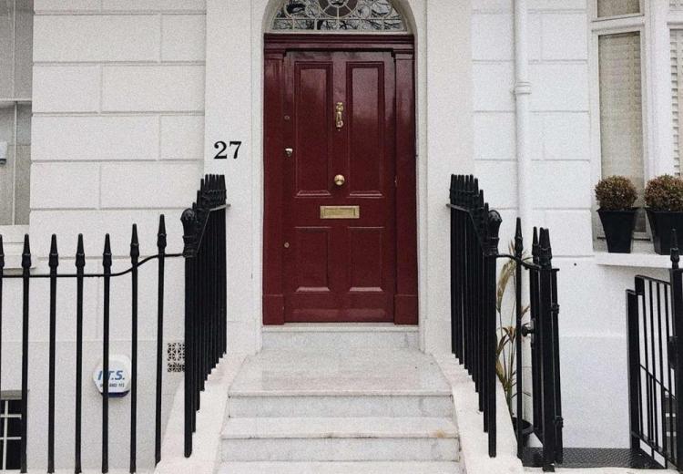 הישנה חובה לקבוע מזוזה בבית שהינו בבעלות משותפת ליהודי וגוי?