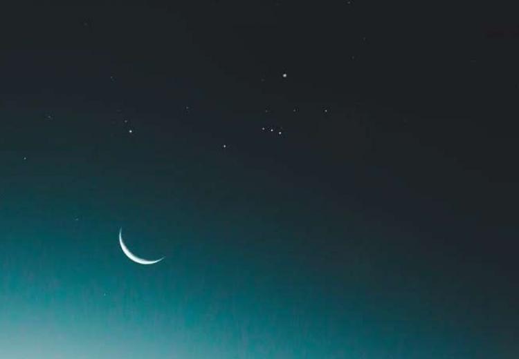 מוצאי ט' באב, האם רשאים לברך ברכת הלבנה לפני הסעודה ונעילת המנעל?