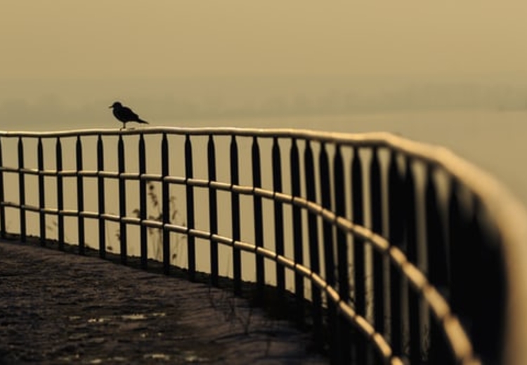 היש לברך על מצוות עשיית מעקה?